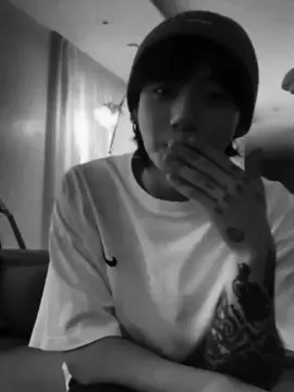 этот момент. > скучали? нет? а я припёрся.         #virt #au #taehyung #jungkook #bw 
