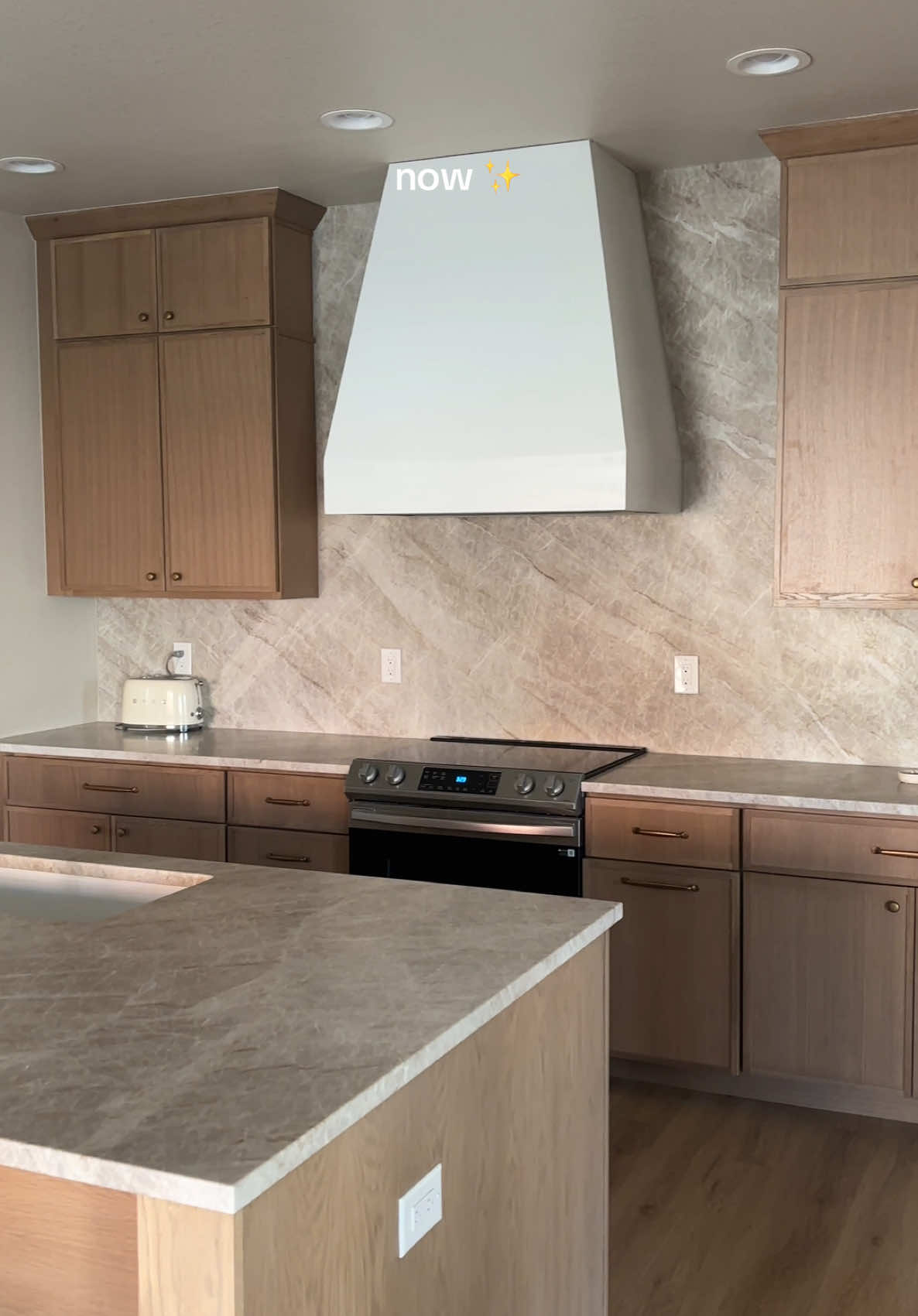 my vision was perfectly executed and I couldn’t be happier ✨ #kitchenremodel #homeremodel #tajmahalquartzite #organicmodernhome #remodel #beforeandafter 