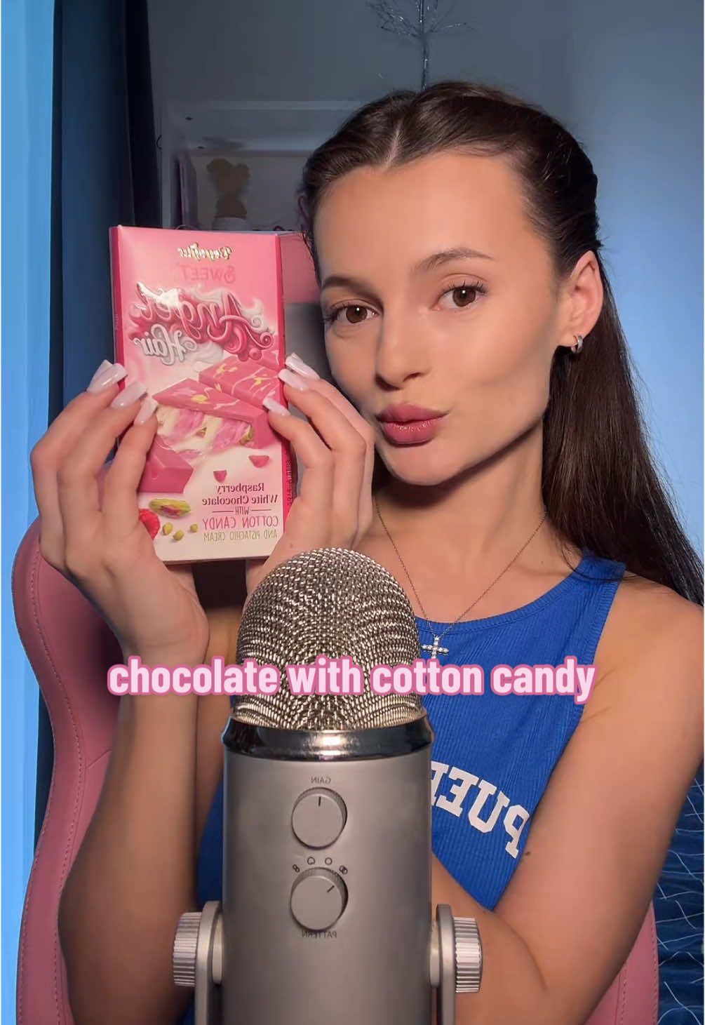 chocolate with cotton candy🍫 #asmrsounds #asmrvideo #asmrcurlingyourhair #asmrhair #asmrchocolate 
