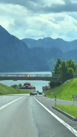 📍🇦🇹Gmunden #austria #aestheticvideos #lake #view #fyp #nature #mountain #foryoupage❤️❤️ #enjoy #naturelover #loveit #paradise #beautiful #roadtrip #trip #aestheticvibes 