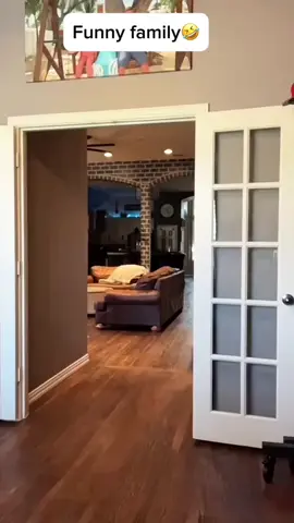 🤣🤣🤣 #scare #scareprank #funny #funnyvideos #fyp #fypシviral #fypage #prank #prankvideo #scary #scarytiktoks #hahahahaha #funnybaby #funnyboy #funnycouple #funnyfamily #funnymoments #jump #jumpscared 