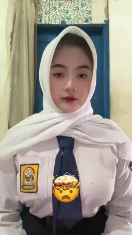 #viraltiktok #fypage #cewekcantik #anaksekolah 