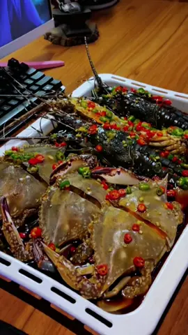 Late dinner with raw marinated seafood and Tasmanian Australia Crab after coming home from work 🦀🦞🐚😋 #Cooking #cookingathometiktoktv #seafood #lobster #crab #snail #asmr #fyp #Foryou 