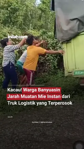 Truk Kecelakaan, Warga Malah Menjarah! Miris! Sebuah truk logistik alami kecelakaan di Desa Suka Mulya, Betung, Banyuasin, pada Minggu (18/5/2025). Bukan ditolong, muatan truk justru dijarah warga setempat. Dalam video yang viral di media sosial, warga berebut isi muatan truk, bahkan satu motor terlihat membawa hingga 6 dus mi instan. Ironisnya, sang sopir disebut juga jadi korban penjarahan. Video tersebut dibagikan akun @bacottetangaid dan langsung memicu reaksi warganet: 💬 