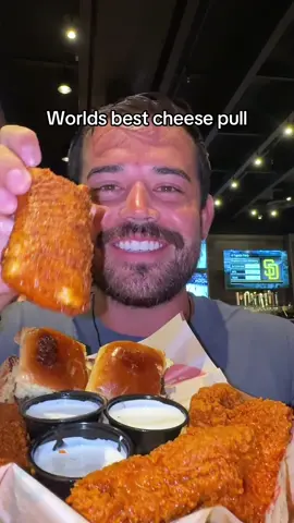 The cheese pull meme is still massive with the @Chili’s Grill & Bar triple dipper. Yes I’m the 10 yen cheese coin cheese pull guy 