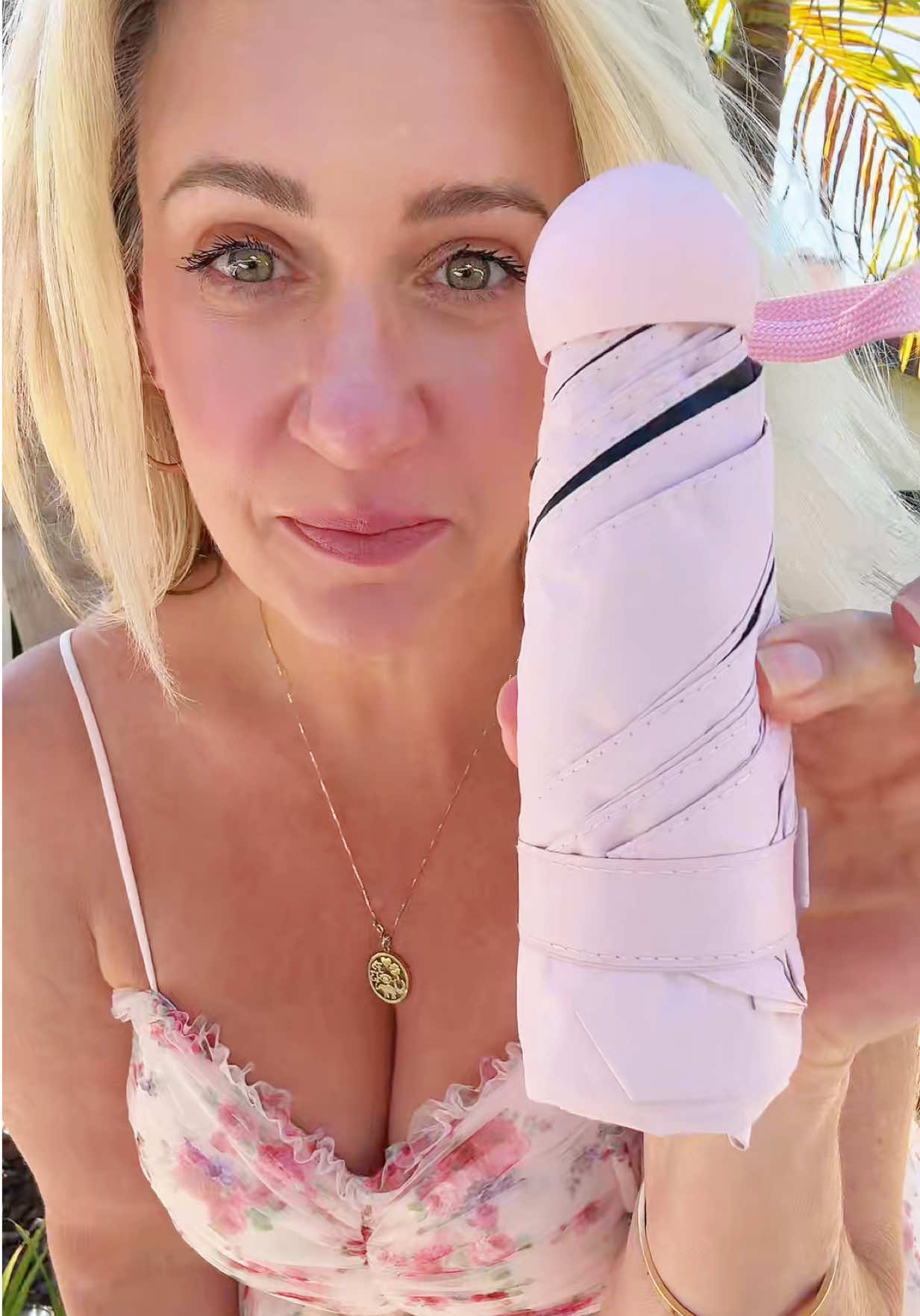 If you care about your skin, and then a mini parasol is a Summer must have. #parasol #MiniParasol #skincarehacks #summermusthaves #travelessentials #parasols 