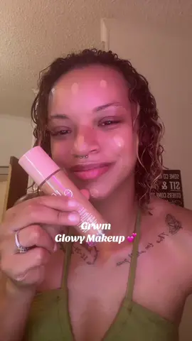 Easy glowy summer makeup grwm with @e.l.f. Cosmetics  halo glow liquid filter 💕 #elfcosmetics #grwm #grwmmakeup #beauty #makeup #summermakeup #glowyskin #glowymakeup #makeuptutorial #easymakeup #fyp #tiktokshop #Summer 
