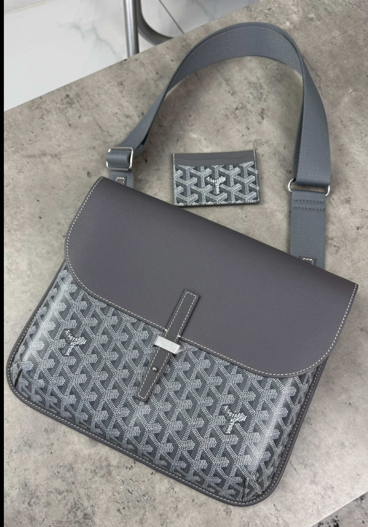 GOYARD COURSIER MESSENGER BAG🩶 #goyard #coursier #messengerbag #goyardcoursier #goyardbag #luxury #fashion #trending #luxuryfashion 
