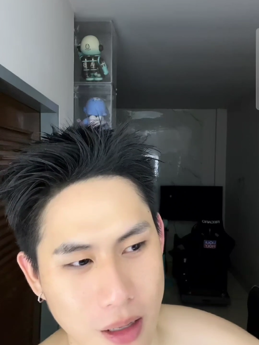 วินนี่รู้ไหมความรักที่วินนี่มีให้แฟนคลับอาจจะไม่ได้บอกผ่านตัวอักษรหรือคำพูด แต่การกระทำ และสายตาของวินนี่มันบอกมาหมดแล้วทุกๆครั้งเลย วินนี่แสนดี และ appreciate กับทุกๆสิ่ง ทุกๆอย่างที่แฟนคลับมอบให้เสมอ วินนี่ทำแบบที่ไม่ได้พูด แต่ทำให้เห็นถึงคำว่ารักออกมาเลยด้วยซ้ำ วินนี่ทำให้เรารู้สึกเลยว่าการได้รักวินนี่มันไม่มีคำว่าเสียใจเลย ขอบคุณที่โอบกอด และมอบความรักให้พวกเรามาอย่างดีเลยนะคับ  #winynny #ชาววินเนอร์  #วินนี่ธนวินท์  #วินนี่ธนวินท์ผลเจริญรัตน์  #วินนี่ #วินนี่สตางค์ #WinnySatang  #winnythanawin #winnythanawinpholcharoenrat  #winynnythanawin 