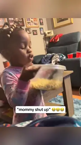 😂😂😂  #baby  #funnybabiesoftiktok #funnybaby #bebeheureux #babywithdaddy #funny #videodroles #funnyvideostolangh #funnytiktoks #videofourire #videoàmourirderire #enfantheureux #enfantsheureux #bébédrole #bébés 
