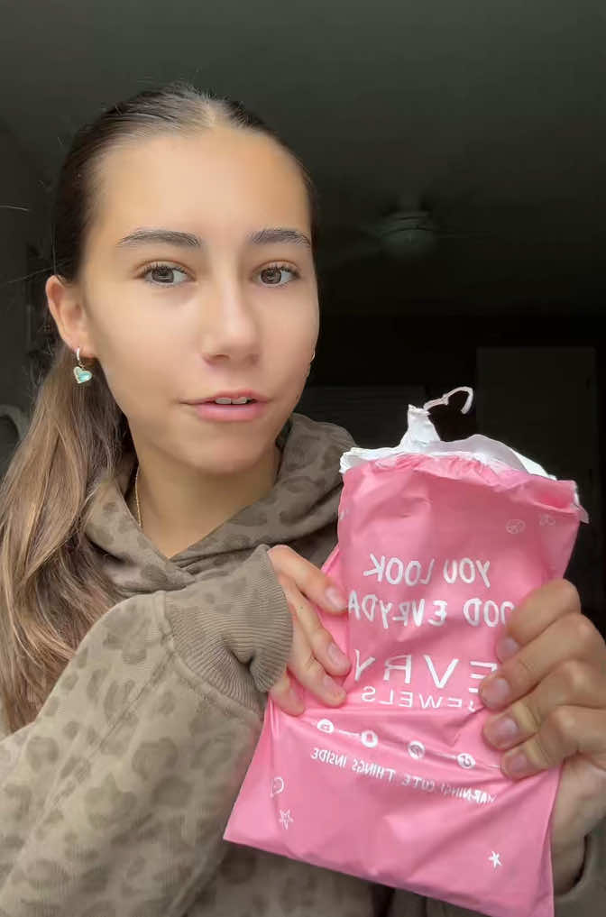 @EVRY JEWELS haul! #fyp #pr #smallcreator #microinfluencer #teamwork #prhaul #evryjewels #haul #jewelryhaul 