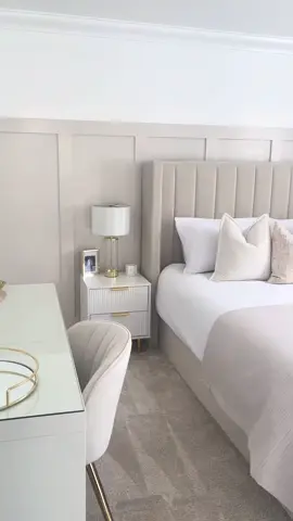 Neutrals 🫶🏼🤍 #neutralbedroom #neutralhome #neutraldecor #neutralaesthetic #Home #homedecor #golddecor #dusk #fyp 