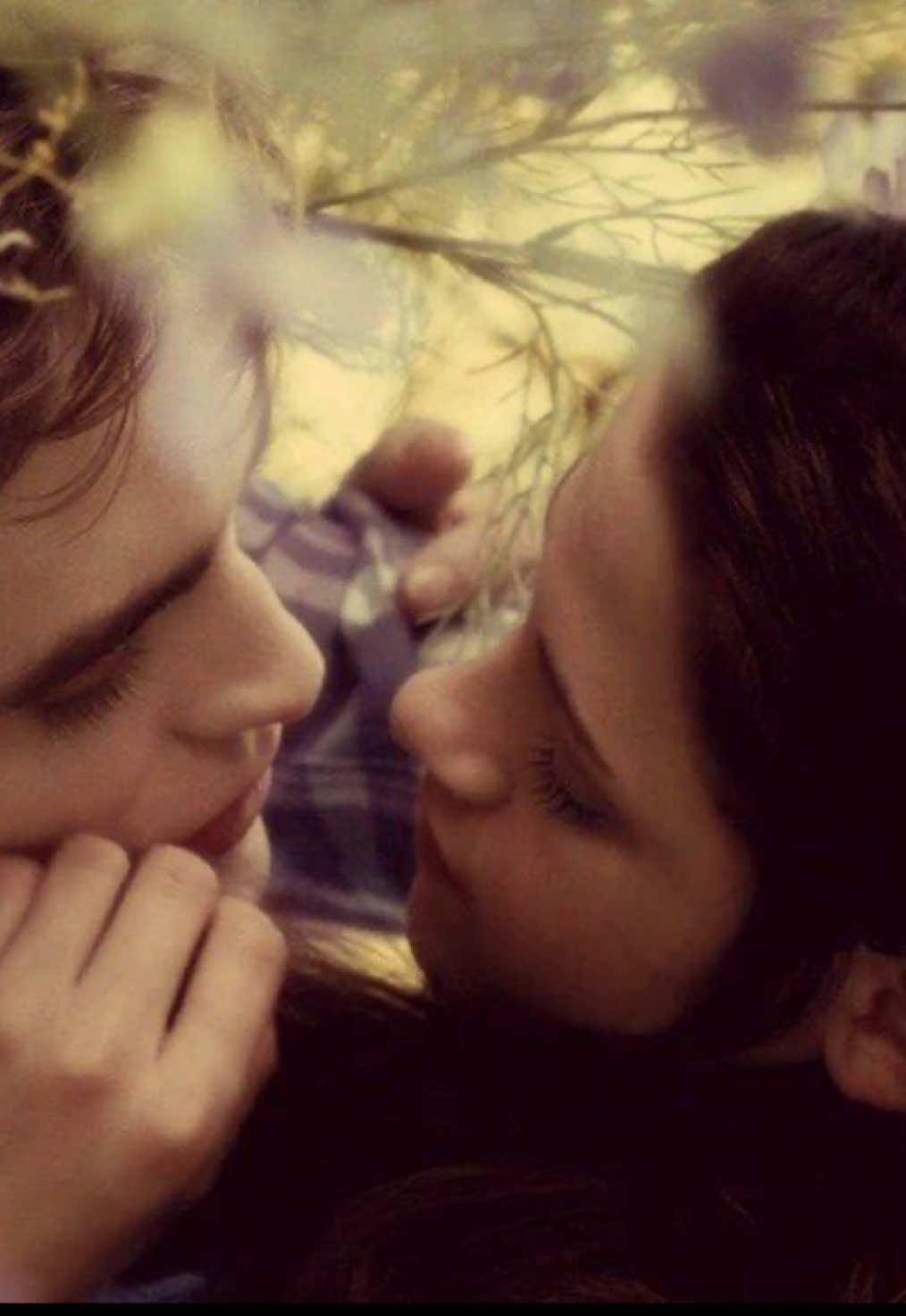 Where were you when I was lonesome? #twilight #twilightedit #edwardcullen #edwardcullenedit #bellaswan #bellaswanedit #bellacullen #bellacullenedit #fyp #fyppppppppppppppppppppppp #foryoupage #viral? #nostalgia #foryou 