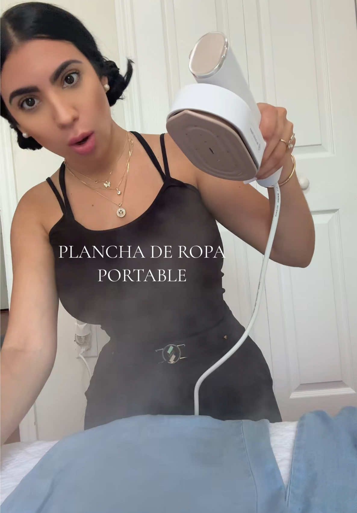 Me encantoooo esta plancha portable de ropa😍 10/10 amores🙌🏼 aprovechen el envío gratis y el descuento que tienen por tiempo limitado📣#steamer #portablesteamer #planchaderopa 