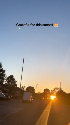 Many things in life can wait, but the sunset won't. Make sure to watch it!     #unitedkingdom #london #londonlife #fyp #foryoupage❤️❤️ #goviral #goviralvideo #tiktokviral #viralvideos #moreviews #morefollowers #sunsetlover #sun #roadtrips #viralvideos #viewers #bradford 