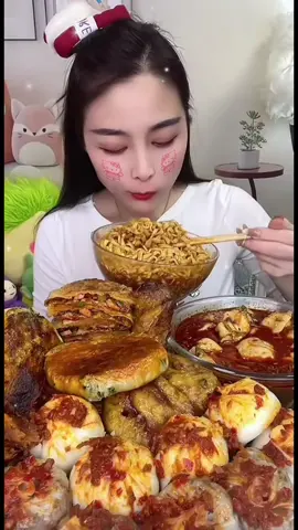 #FoodTok #fyp #FoodLover #mukbangeatingshow #mukbangvideo #foodasmr 