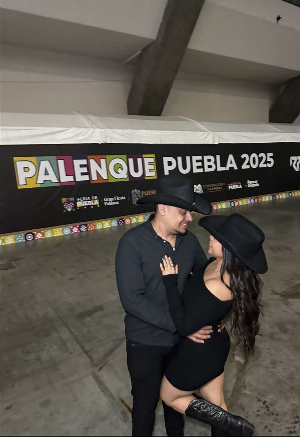 Y yo no lo pedí, solito me llegó 🎵                                                                                                                #palenque #palenquedepuebla2025 #julionalvarez #chulion #regalodedios @Sparkyness 