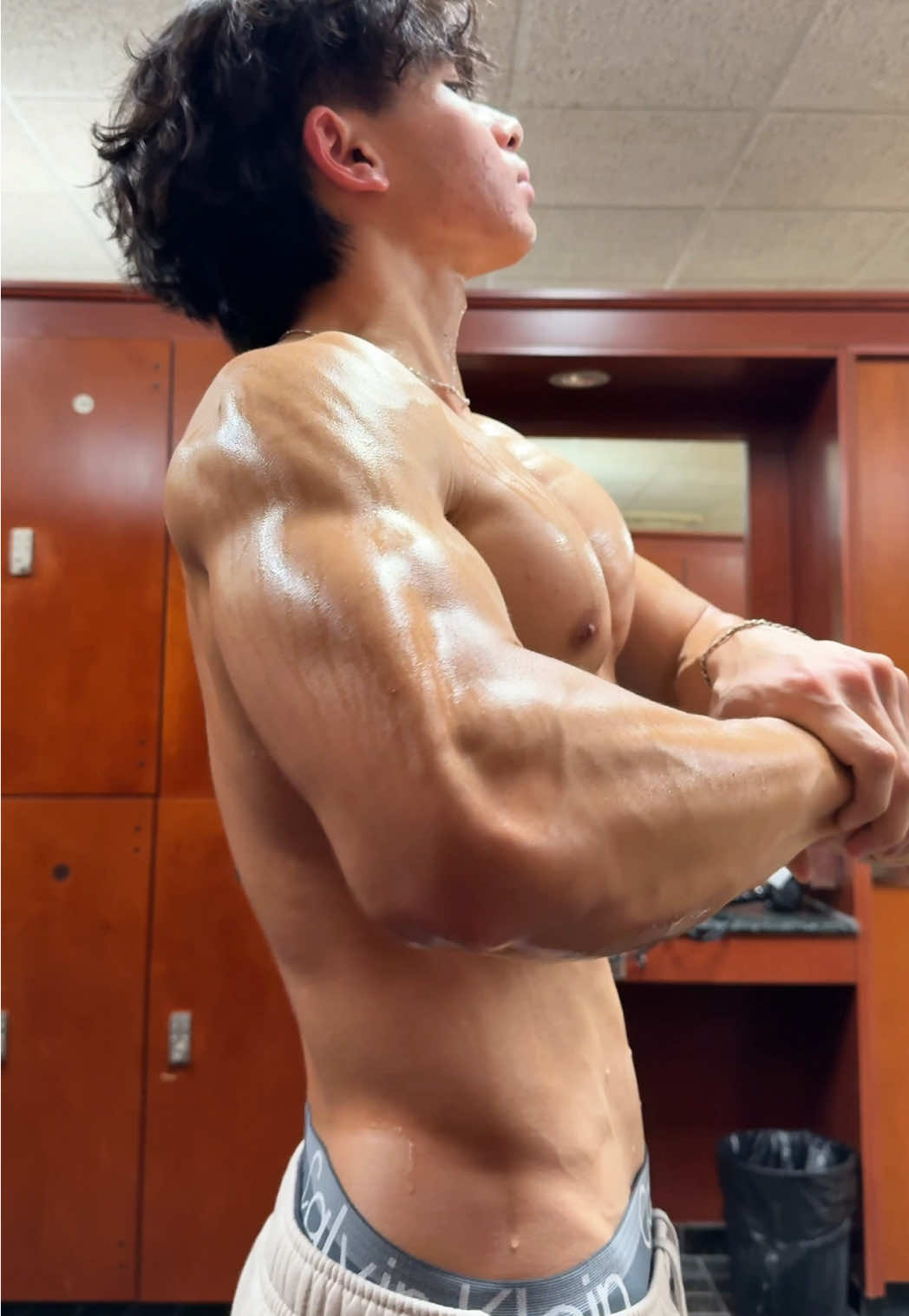 What’s a waist??? #GymTok #gym #fyp #aesthetics 