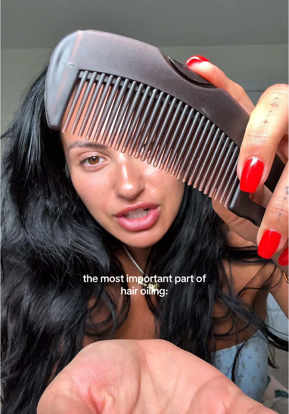 Scalp stimulation is key for oiling!! ✨