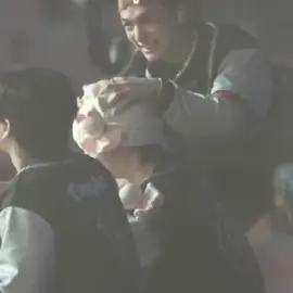 I can’t get out of this moment #hyunin #hyunjeong #hyunjin #jeongin #straykids