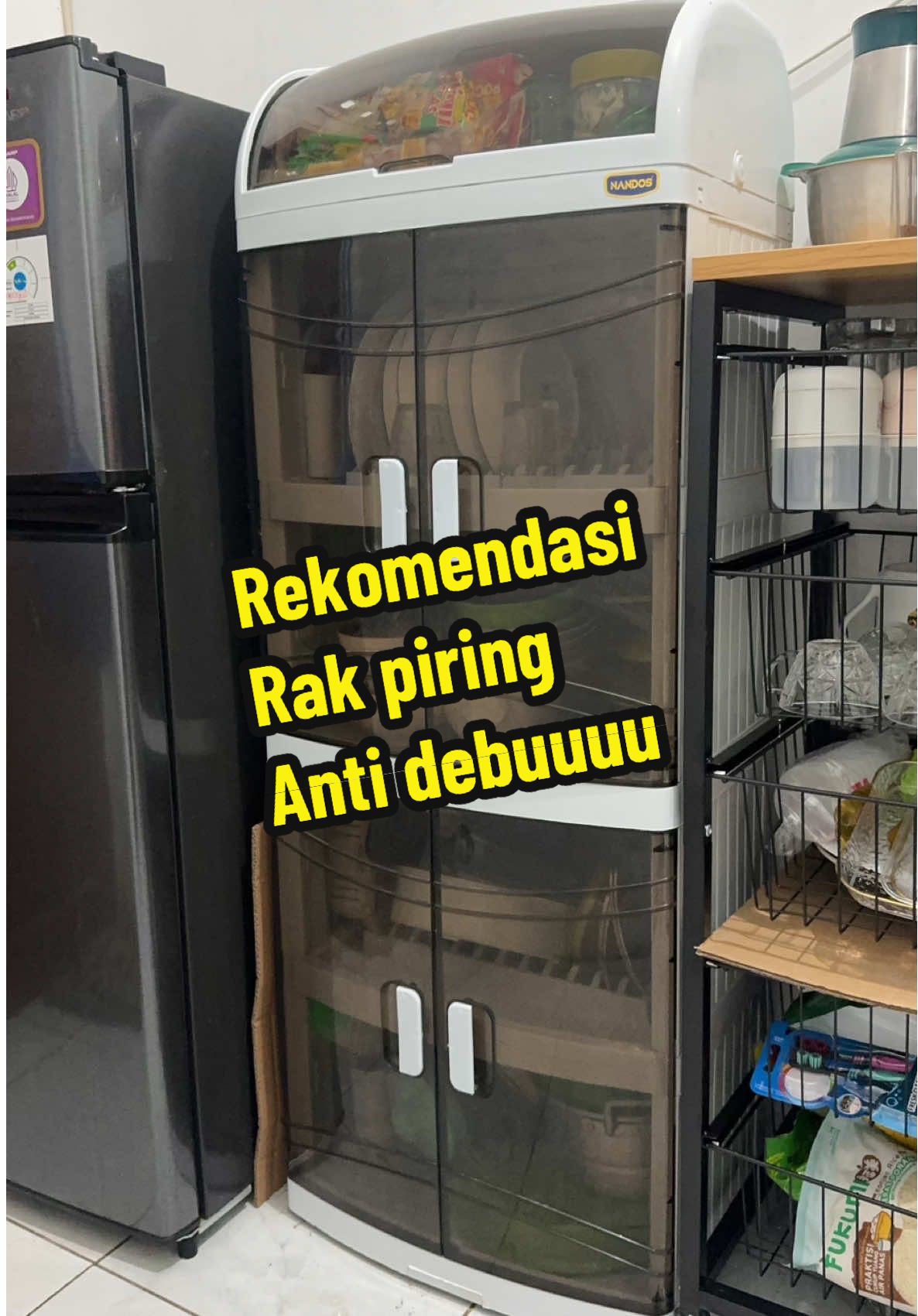 Rak piring yg bikin dapur keliatan ttp rapih dan bersih 💖😍  #rakpiringtertutup #rakpiring #rakpiringgelas #pasutribaru💍🙈 #perabotmurah #rak piring penyimpanan makanan 