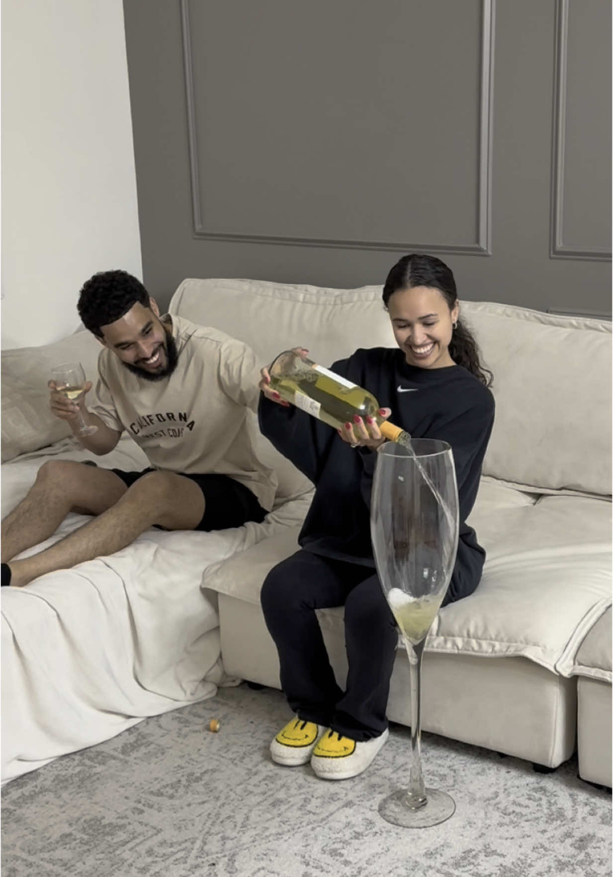 Mama needed a DRANK 🥂 . . . #viral #mom #husbandreaction #wife #prank #husbandprank #husband #wineglass #jumbowineglass #funny #fyp