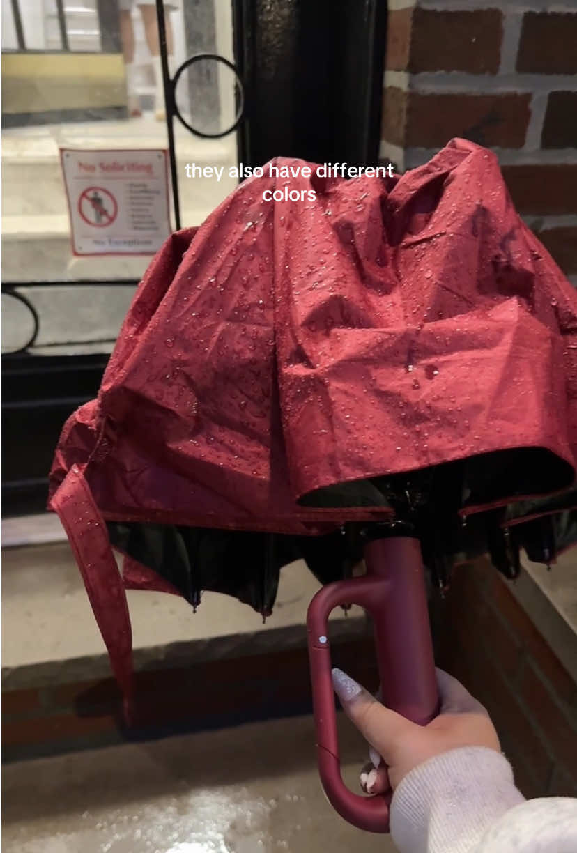 They have them in so many different colors now go and grab them!   #umbrella #nyc #tiktokshopcreatorpicks #spotlightfinds #homefinds 