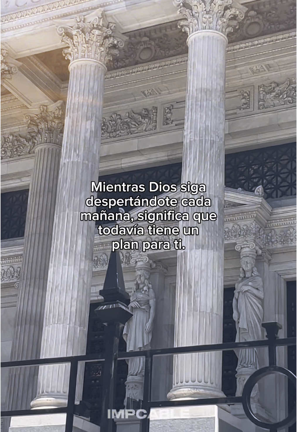 Mientras Dios siga despertándote cada mañana, significa que todavía tiene un plan para ti. #plandedios #dios #crecimientopersonal #motivation 
