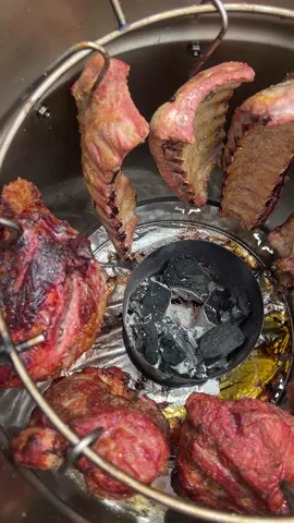 A fuego 🔥🔥🔥🔥🔥🔥 #catering #asados #asadosalbarril #asadosadomicilio #chicharron #cateringservice #asadosmedellin #eventosmedellin #serviciodecatering #cateringmedellin #eventosempresariales #eventossociales 