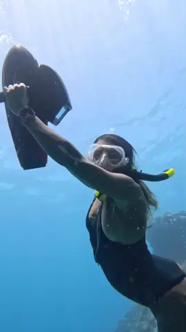 Dancing in the sea #underwaterscooter #diving #ocean #SUBLUE 