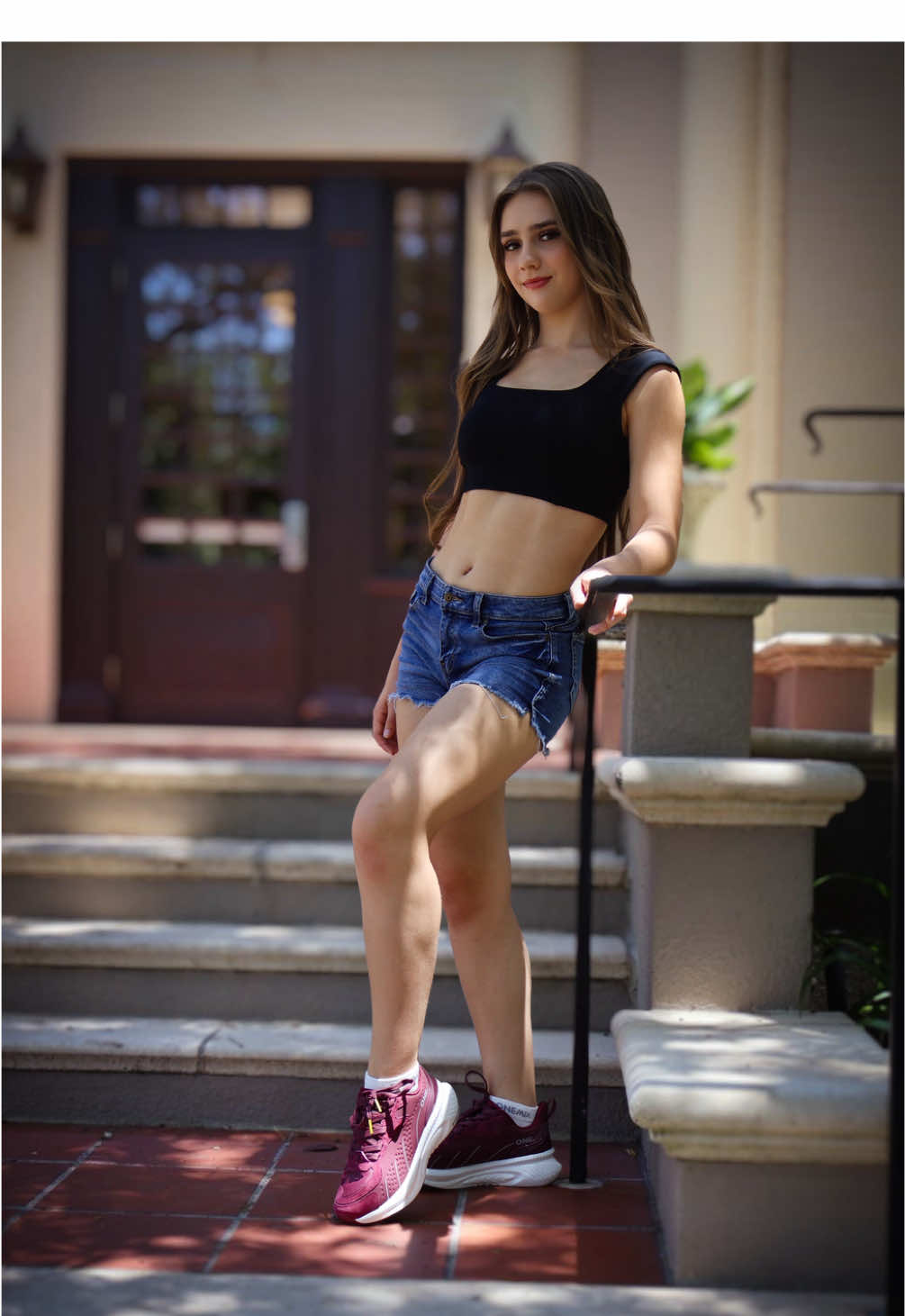 Hold on tight besties… a new week is about to begin… Love you lots, 🖤 Lex  Sneakers: @ONEMIX.US #sneakers #onemix #runningsneakers #workout #denim #croptop 