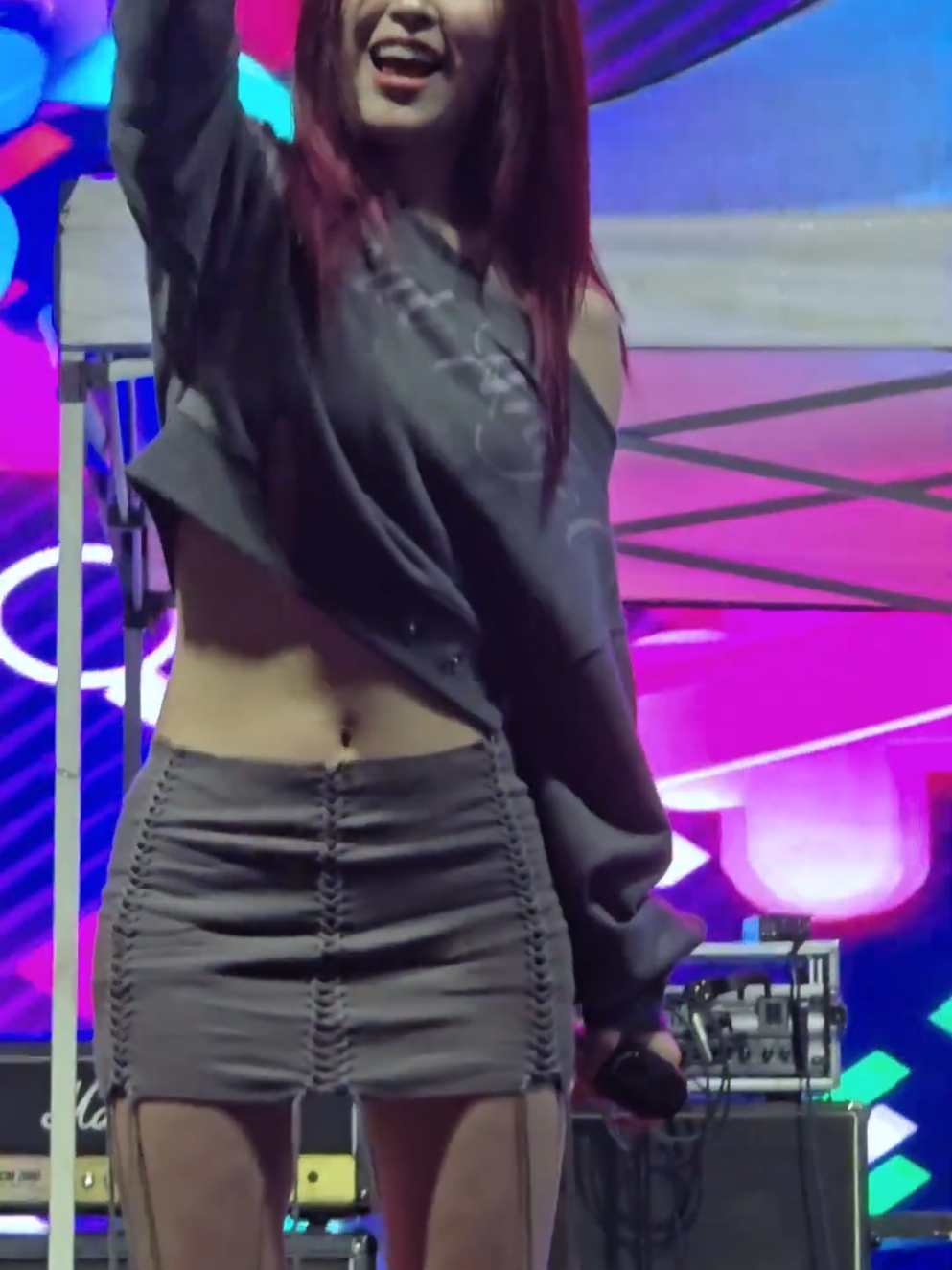 Ryujin ICY! She's not only yeppo but also sexy! 🤯🤯 #ryujin #ryujinitzy #redhair #itzy #itzyicy #festival #seoulnationaluniversity 