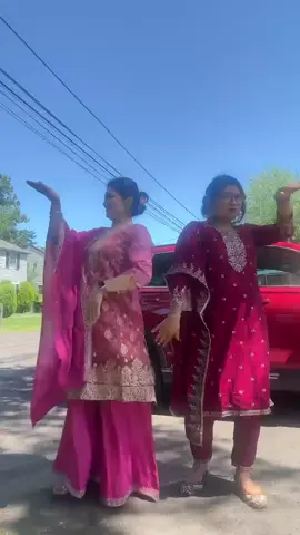 @Rizaaaa dance is all that we need… making memories #havingfun #traditionalwear #bhaujunanda 