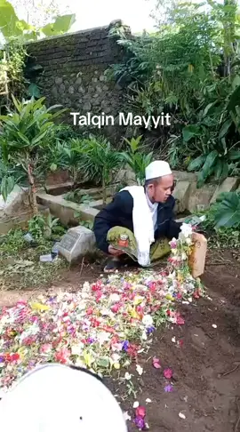 Talqin Mayyit di Atas kuburan