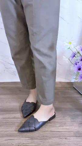 Sepatu sendal yang lgi booming guys kalian jangan sampai kehabisan buruan co skrg😍🤭#sepatusendal #sepatuwanita #sepatumurah #sepatukekinian #outfitideas#fashiontiktok #racuntiktok #fyp #xcyzba 