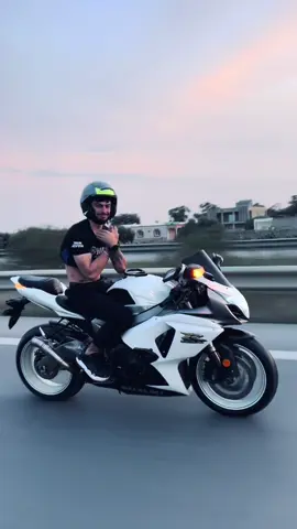 ✨🦅 #gsxr1000  #suzuki  #صينيين_مالهم_حل😂😂 