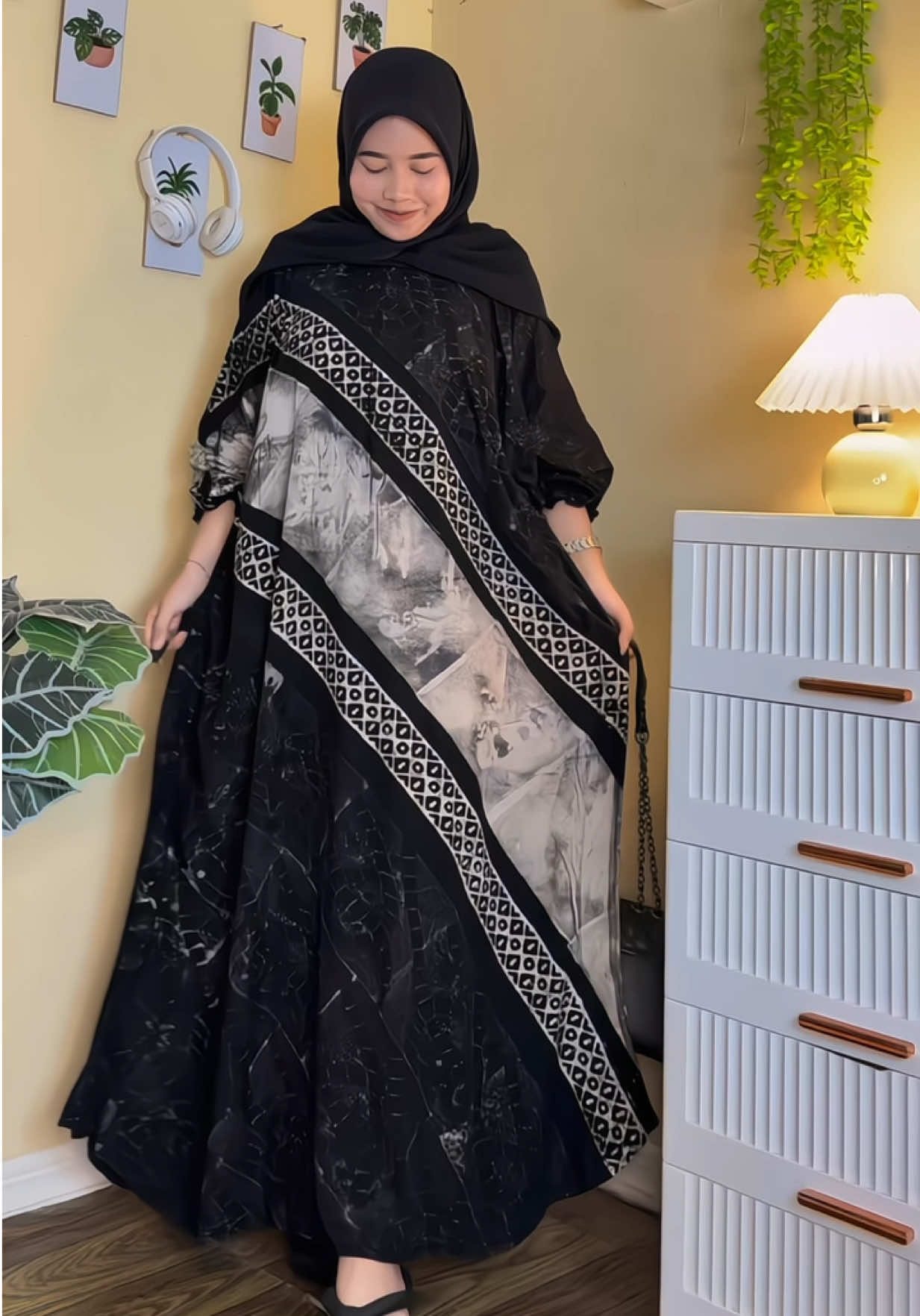 Cakep bangetttt kaftan nya apalagi bahan rayon ademm polll 😍😍😍👍🏻#kaftanviral #kaftan #kaftanrayon #kaftanmurah 