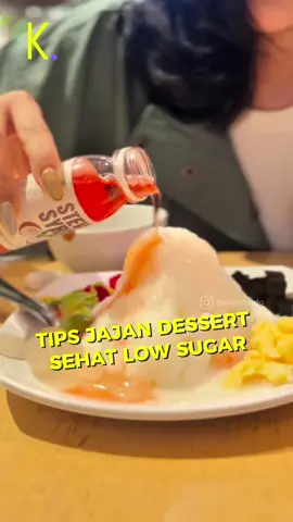 Tips Nge-Dessert Sehat Low Sugar 🍰🍧 Kamu tim dessert-an abis makan? Sama 😋 Tapi sekarang aku punya triknya biar tetep bisa manis-manis tanpa rasa bersalah: ✨ Minta gula, susu, kental manis, dan sirupnya dipisah ✨ Ganti pake stevia—aku lagi suka yang rasa coco pandan dari Benevia! 🌿 Bayangin, cuma dengan skip 3 bahan itu, kamu bisa ngurangin ratusan kalori lho! Dan stevia ini 0 kalori, 0 gula, alami dari daun stevia tanpa pemanis buatan. Aman buat semua—anak-anak, orang tua, bumil, busui, bahkan penderita diabetes pun bisa konsumsi. Karena stevia tuh cuma manisnya doang yang kerasa, tapi nggak beneran diserap tubuh. Jadi sebenernya, stevia itu apa sih? ➡️ Pengganti gula. ➡️ Manis, tapi nggak ada gulanya. ➡️ Manis, tapi nggak ada kalorinya. Udah siap cobain stevia dari @benevia.id ? Komen “Hai Manis” biar kita saling bagi tips dessert sehat lainnya 💚 #nosugar #pemanisalami #bukangula #stevia #steviasirup #SteviaBenevia #LowSugarLife #Cocopandan