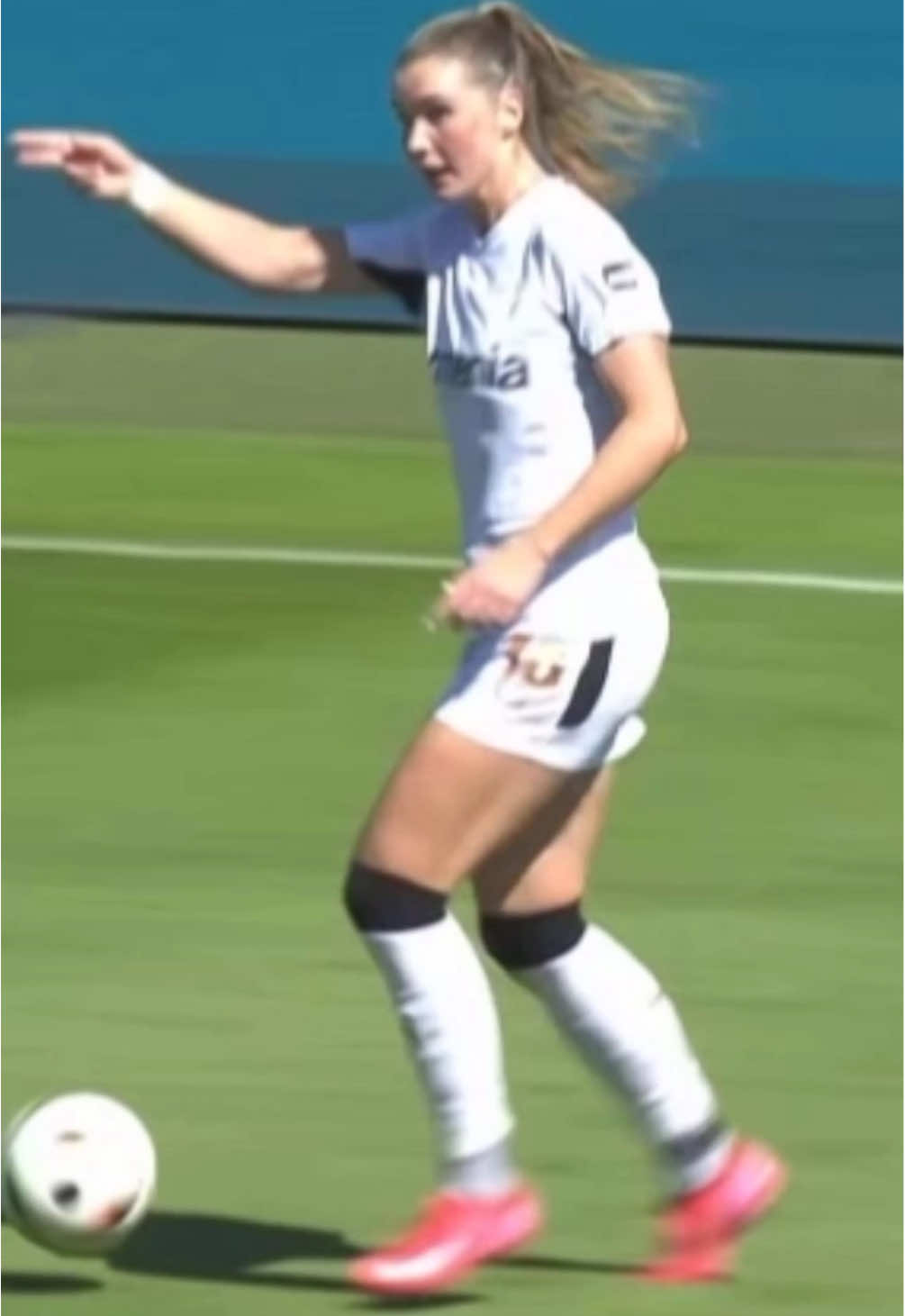 Karolina Lea Vilhjalmsdottir [RM] 🇮🇸⚽️ #foryoupage #fyp #brightsidegirls 