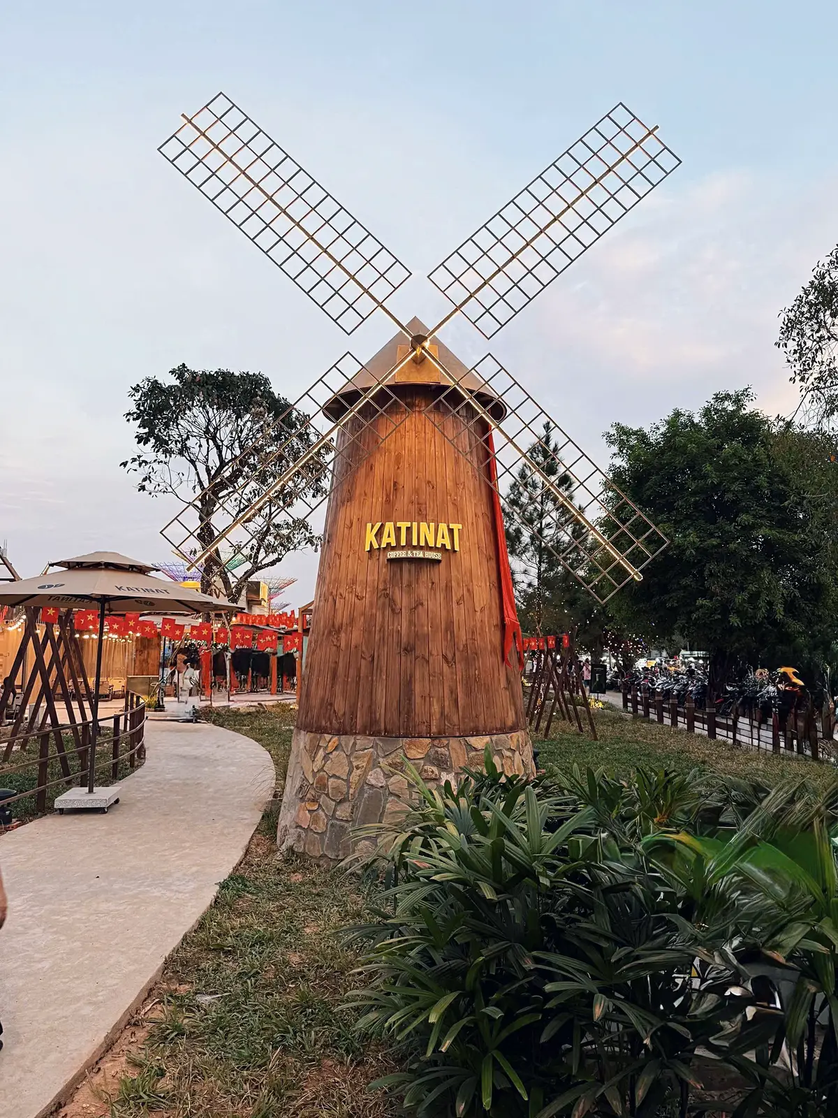 bạn này bị đóng cửa gòi #katinat #katinatsaigonkafe #vinhomesgrandpark #vinhomesquan9 #trasuachomchom #bogiaduanon #caphe #coffee 