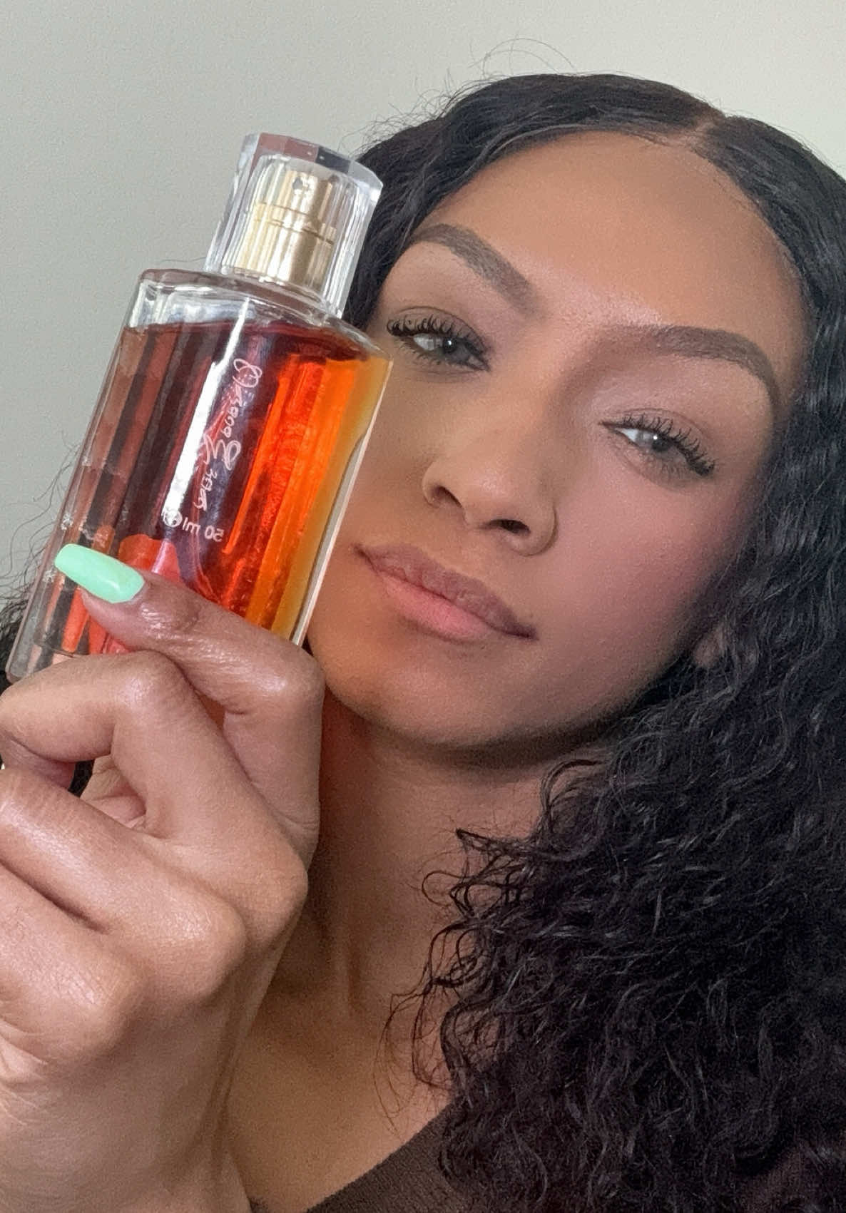 The choco musk perfume will have you walking around smelling like a fresh baked brownie 🤤  #chocomusk #chocomuskperfume #perfumereview #perfumetok #gourmandperfume #girlytips #fyp #perfume #arabperfumes 