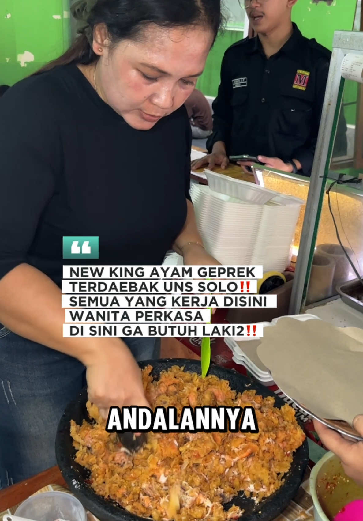 NEW KING AYAM GEPREK UNS SOLO DITEMUKAN.. YANG KERJA SEMUA CEWE BOSKUH KERENN..MON MAAP LAKI2 GA DIBUTUHIN 🙏😂🙌🥹 HARGA TERMURAH MENURTKU DENGAN PORSI AYAM YANG BANYAK KENYANG DAGING GA CUMA NASI.. 📍WARUNG SE UNS SOLO AYAM GEPREK AND PENYET BUKA SETIAP HARI  (09.00-21.00) ✅HALAL #kulinersolo #kulinersoloenak #kulinersolomurah #ayamgeprekpedas #ayamgeprek #ayamgeprekmozarella #ayamgeprekenak #ayamgeprekkeju #sambalmatah #umkmsolo #kulineruns #mantanchef #kotasolo #surakarta 
