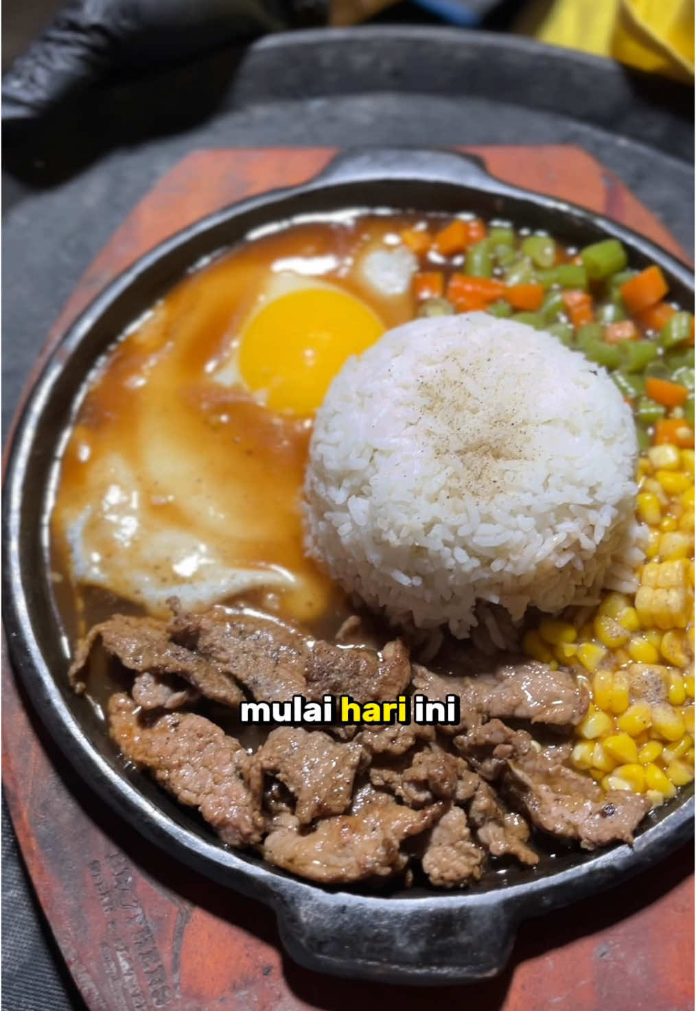 kemarin siapa yg tanya tenderloin, sirloin? kita uda readyyy ya sekarang, beef saikoro juga adaaa 🔥 nasi beef platter juga juara loh 🥰 #steak #platter #infotuban #brotherssteak 
