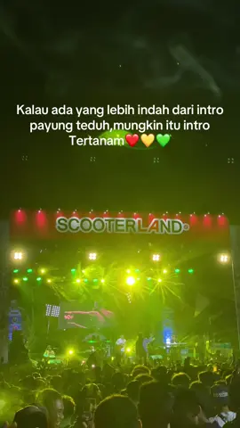 Sisa lamunanku di guyur hujan. #reggae #tonyqrastafara #vespa #vespaindonesia #fyppppppppppppppppppppppp 