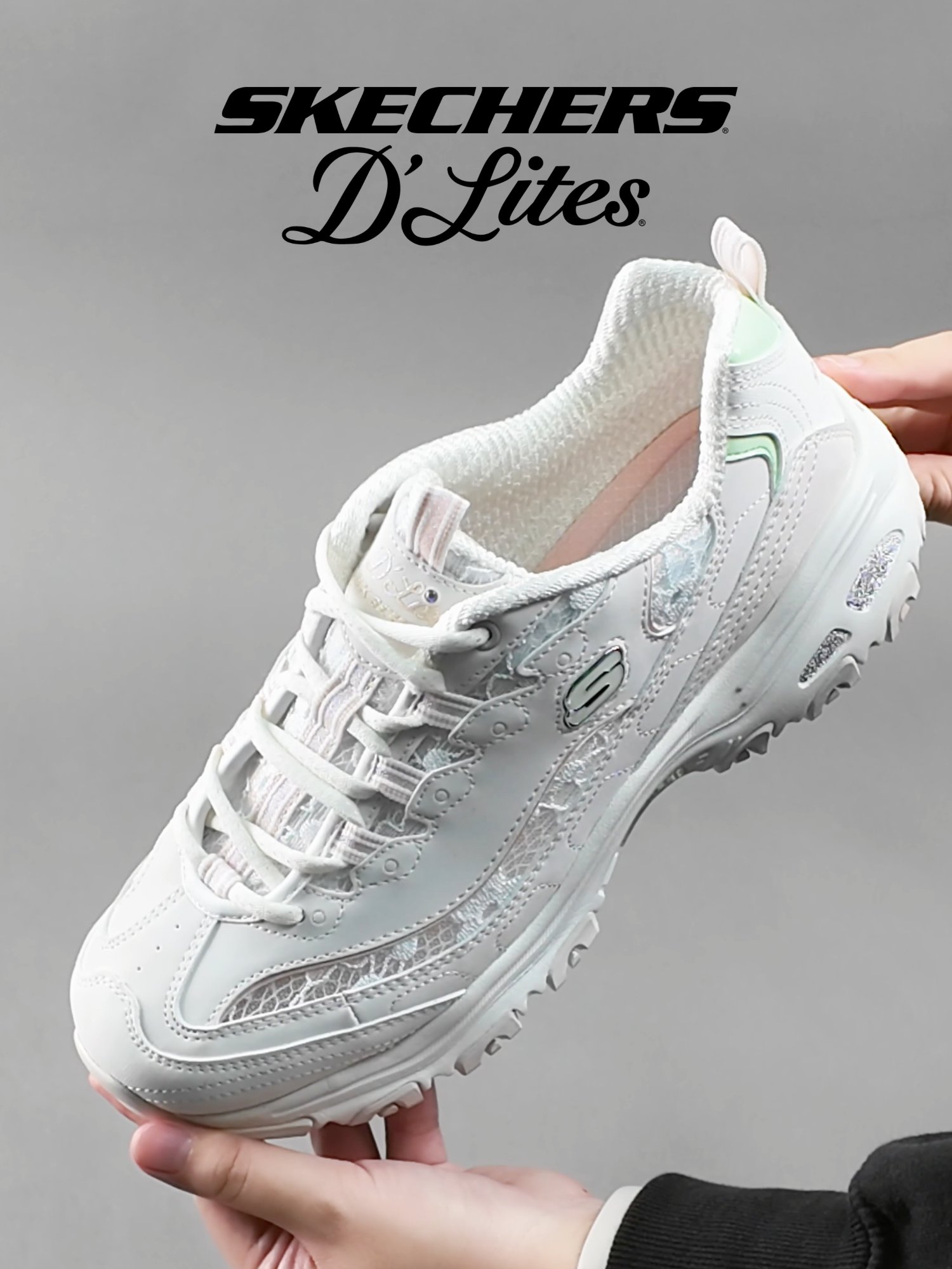 🌸 รองเท้าของสายแฟตัวแม๊~ ใส่ยังไงก็สวยปังทุกวัน! Skechers D’Lites - Sunlit Garden ✨ ดีเทลลูกไม้หวานละมุน ✨ แผ่นรอง Air-Cooled Memory Foam™ นุ่ม สบายตลอดวัน ✨ น้ำหนักเบา แมตช์ได้ทุกลุค — จะหวาน จะเท่ ก็รอดหมด! #เราใส่สเก็ตเชอร์ส #Skechers #SkechersTH #SkechersTHFlagship #สเก็ตเชอร์ส #รองเท้าแฟชั่น