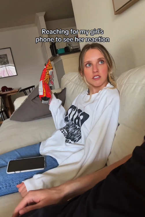 Food is more important than cell phones 🤣🤣#fyp #fypシ #funny #funnyprank #funnyvideos #funnyvideo #usa #usa🇺🇸 #foryour #haha #funnymoments #tiktok #funnytiktok 