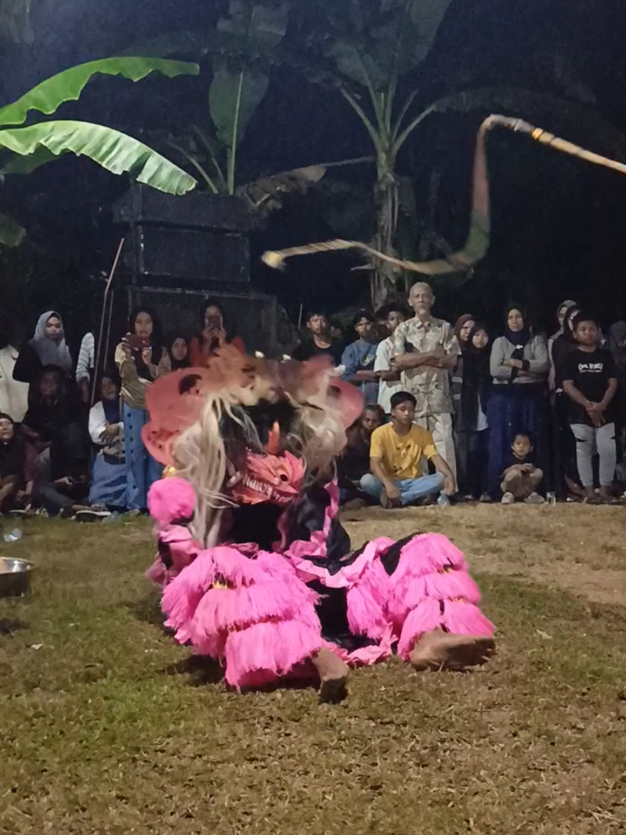 pinky 👹👹#fyp #jaranan #beranda #rampakbarong #jarananindonesia #solahbarong #tiktok #devil #jaranantiktok #berandatiktok #devilsangar #fyppppppppppppppppppppppp @gendukkk 