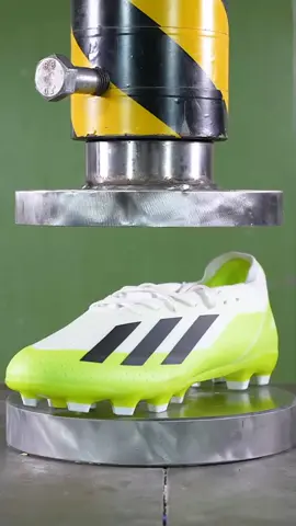 #fyp #foryoupage #foryou #ff #football #tiktokuk_uk #hydraulicpress #tiktokuk #viralvideotiktok #hydraulic #viralvideo #viralv #tiktok #japan 