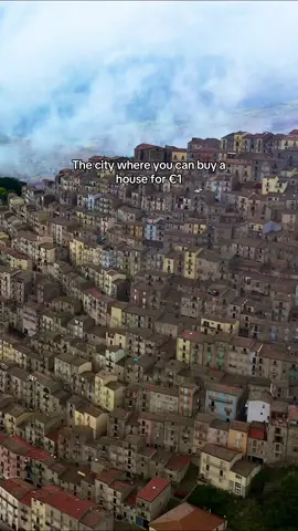 Sicily’s villages are offering abandoned houses for just €1 🏡🇮🇹 Would you take the risk and move here? #sicily #gangi #italy #fyp 