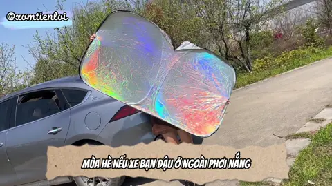 Vào mùa hè, ô tô phải phơi nắng trong thời gian dài. Ngay khi bạn mở cửa xe, cảm giác giống như bước vào lò nướng. Ghế ngồi nóng đến tận mông và vô lăng cũng nóng đến tận tay. Tiếp xúc lâu dài với ánh nắng mặt trời cực kỳ có hại cho đồ trang trí nội thất và có thể đẩy nhanh quá trình lão hóa của nội thất. Bạn có thể thử loại tấm che nắng phản quang nâng cấp này. Vật liệu phản quang nâng cấp có thể phản xạ ánh sáng mặt trời tốt hơn và giảm nhiệt độ bên trong xe. Sản phẩm này đơn giản, dễ sử dụng và là vật dụng không thể thiếu trên ô tô vào mùa hè. #Tấmchenắngôtô#Tấmchenắngvàbảovệkhỏiánhnắngmặttrời